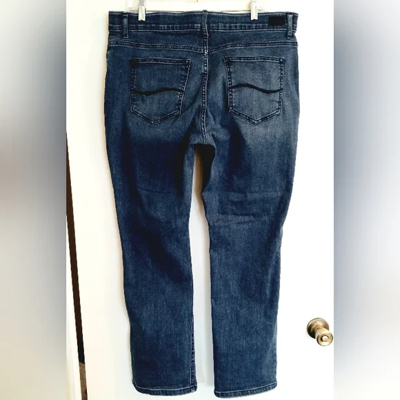 Lee regular fit mid-rise straight leg women's jeans size 18M - Picture 3 of 5